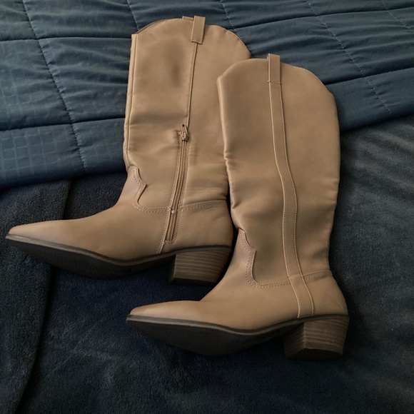 Tan Western Boots - Picture 6 of 6
